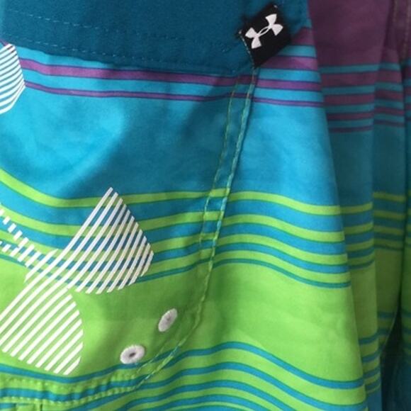 Under Armour Mens Loose Reblek Striped Boardshorts size  30 - Picture 3 of 5